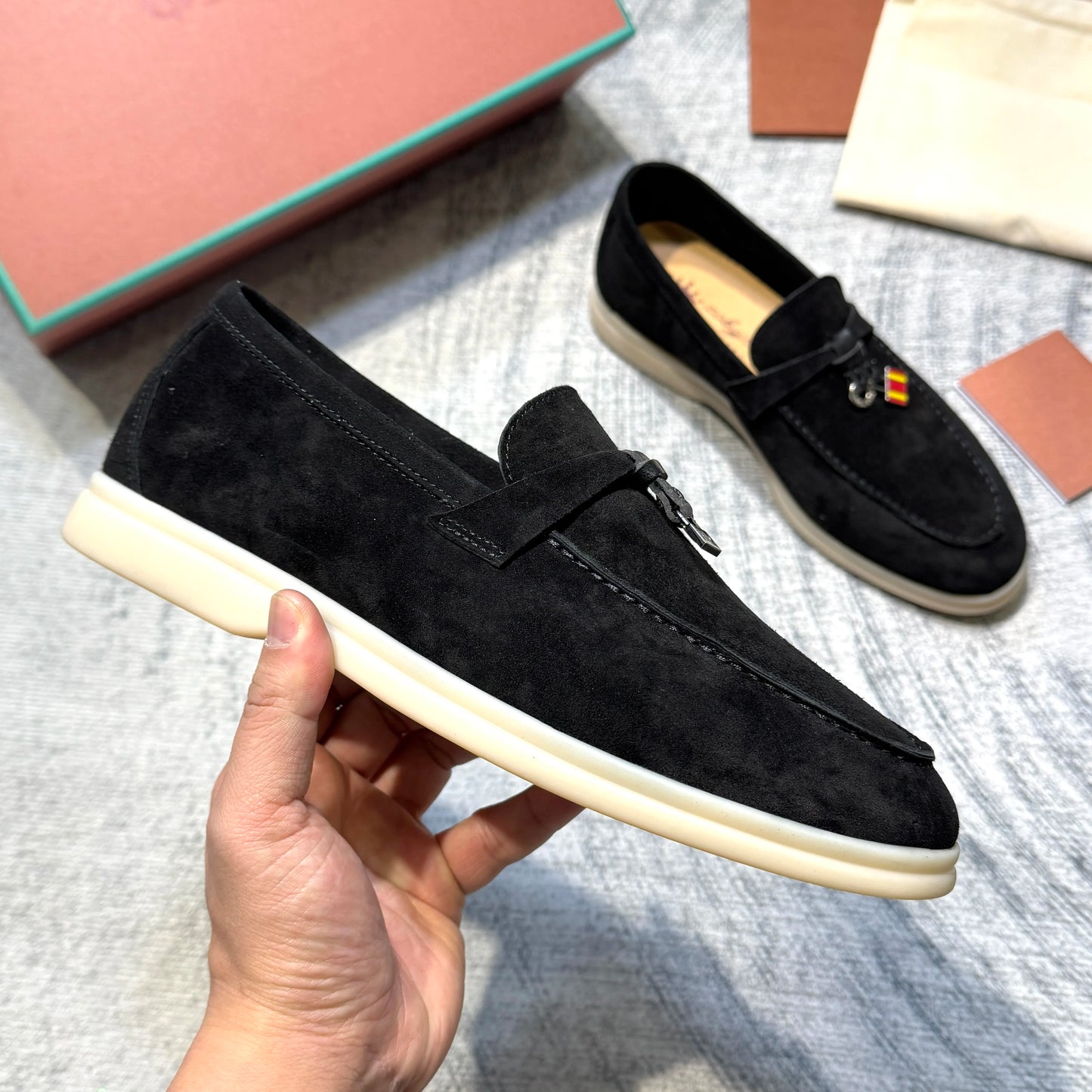 Suede Leather Loafers for Women Summer Walk Designer Flat Shoes Fashion Causal Moccasines Metal Pendant High Quality Comfortable