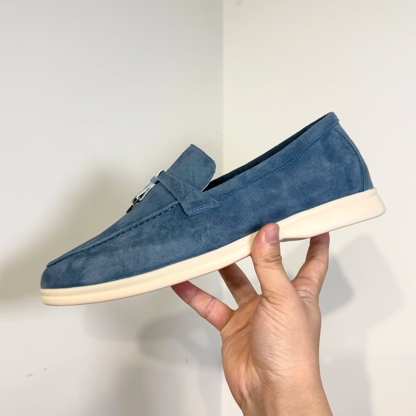 Suede Leather Loafers for Women Summer Walk Designer Flat Shoes Fashion Causal Moccasines Metal Pendant High Quality Comfortable