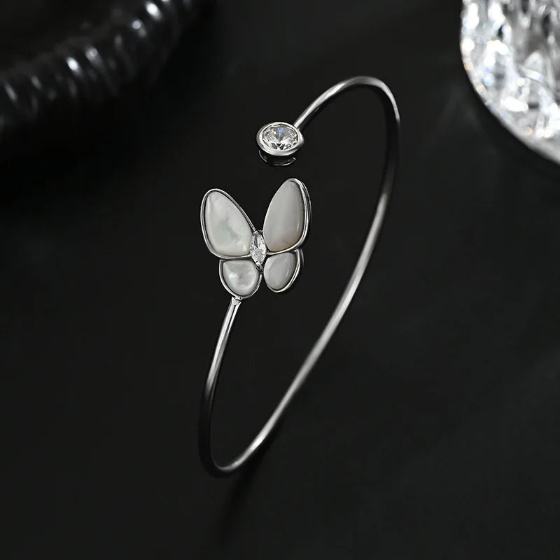 Fashionable and Highend Butterfly Opening Bracelet with Adjustable Hand Accessories