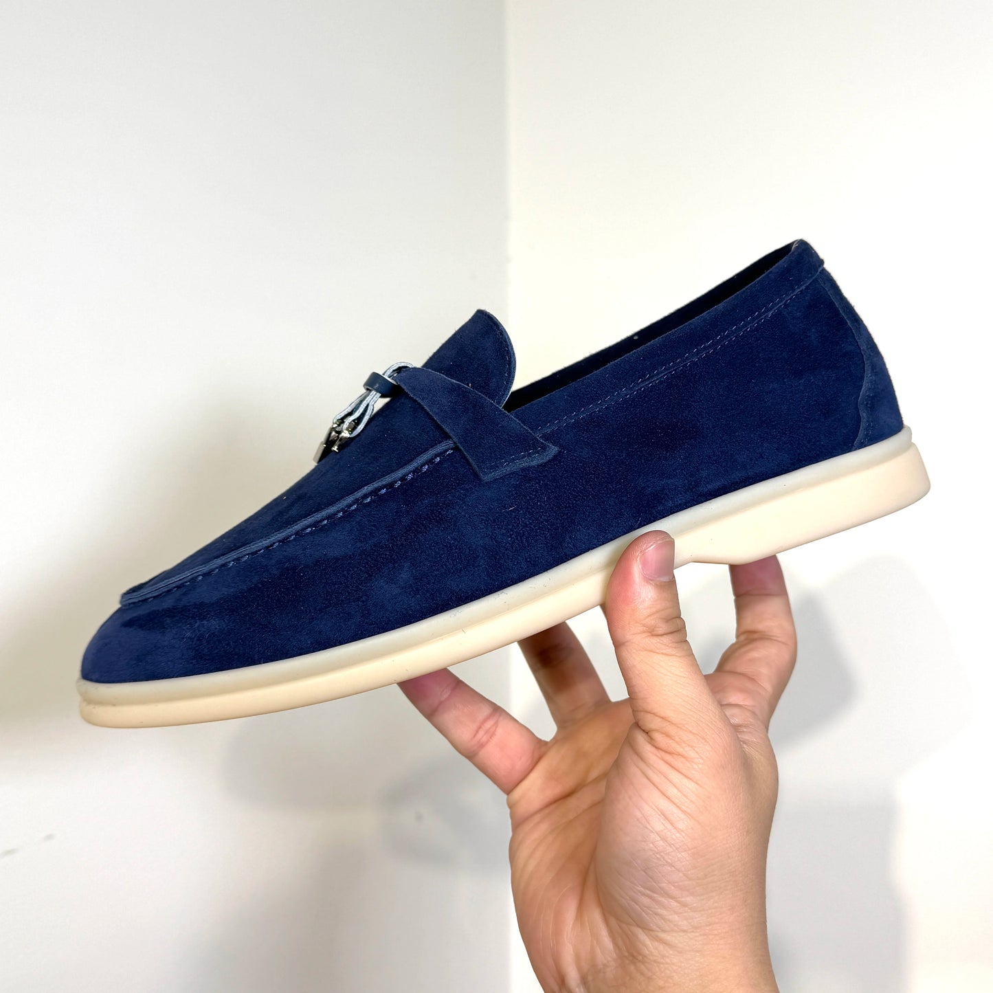 Suede Leather Loafers for Women Summer Walk Designer Flat Shoes Fashion Causal Moccasines Metal Pendant High Quality Comfortable