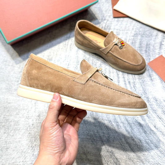Suede Leather Loafers for Women Summer Walk Designer Flat Shoes Fashion Causal Moccasines Metal Pendant High Quality Comfortable