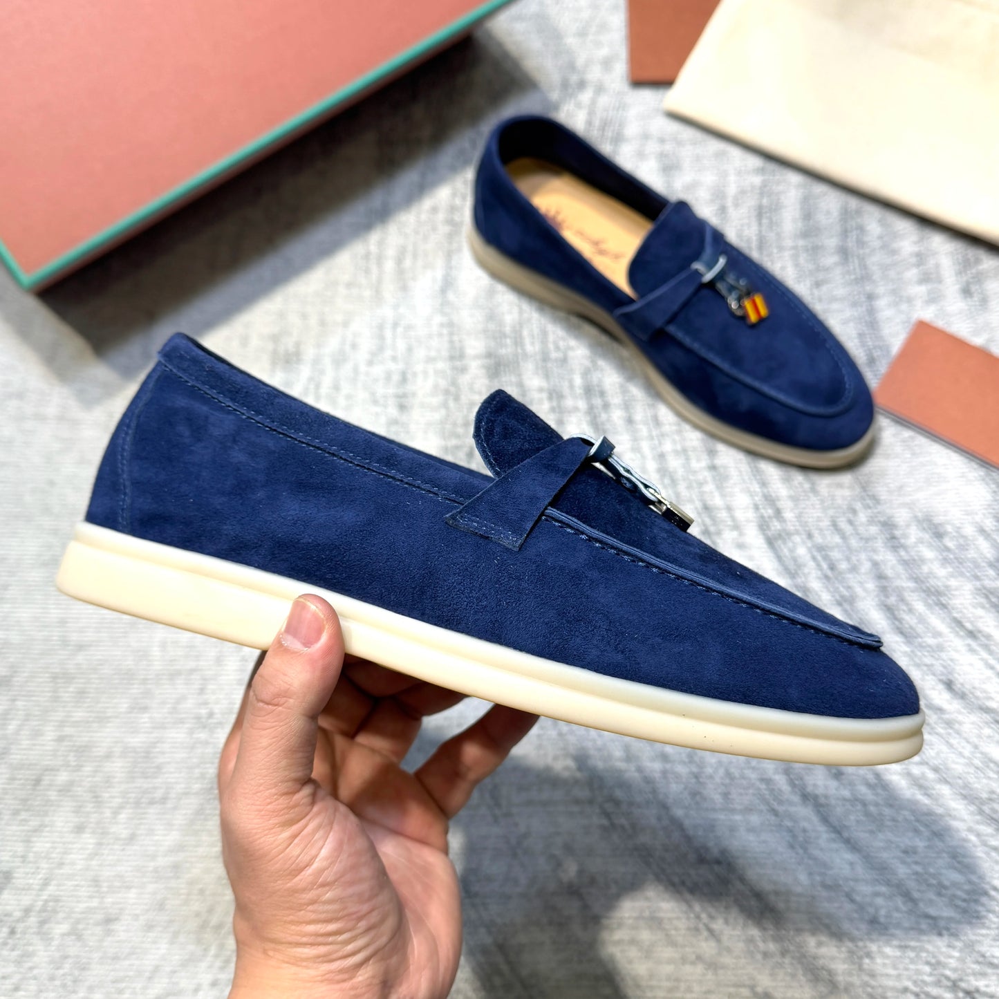 Suede Leather Loafers for Women Summer Walk Designer Flat Shoes Fashion Causal Moccasines Metal Pendant High Quality Comfortable