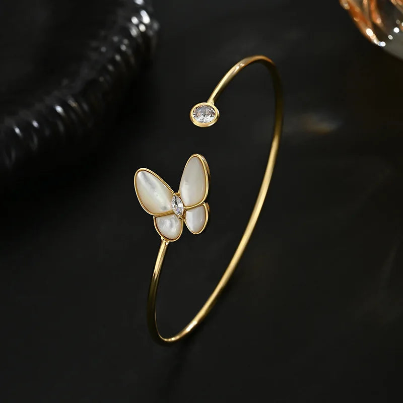 Fashionable and Highend Butterfly Opening Bracelet with Adjustable Hand Accessories