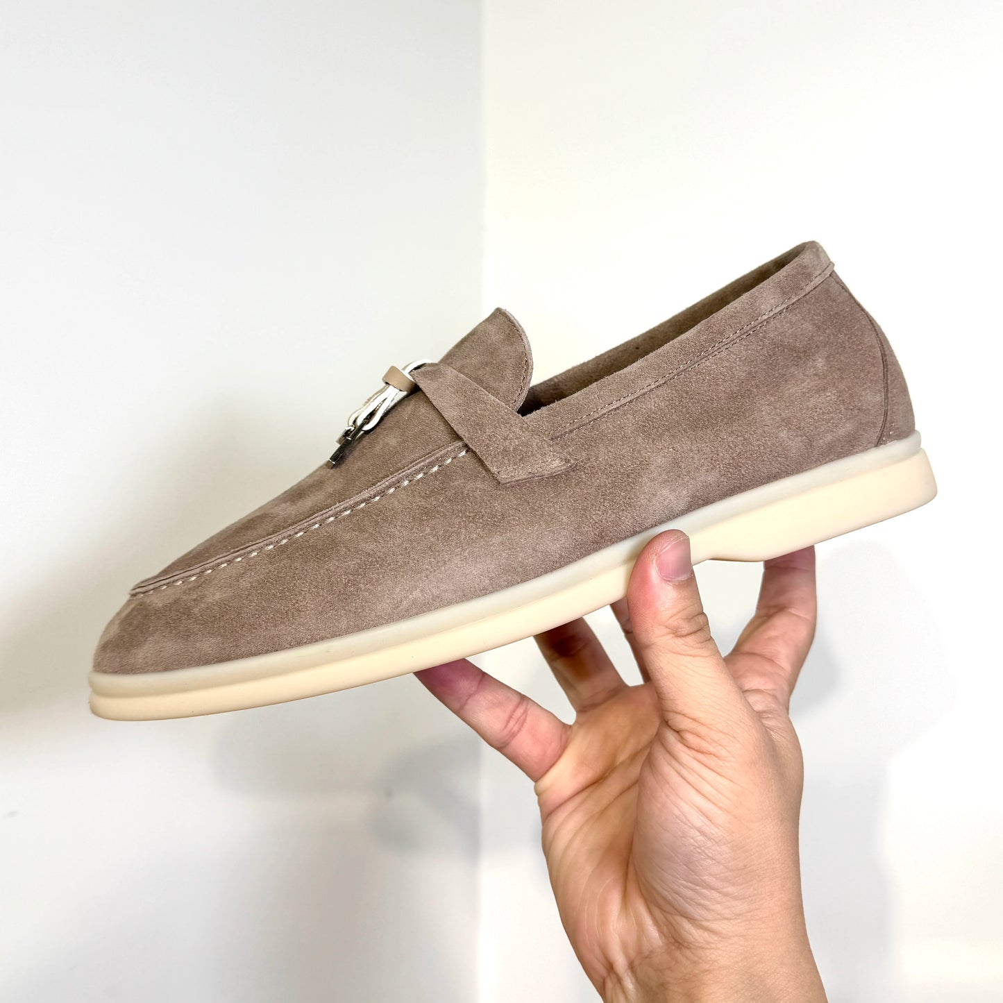 Suede Leather Loafers for Women Summer Walk Designer Flat Shoes Fashion Causal Moccasines Metal Pendant High Quality Comfortable